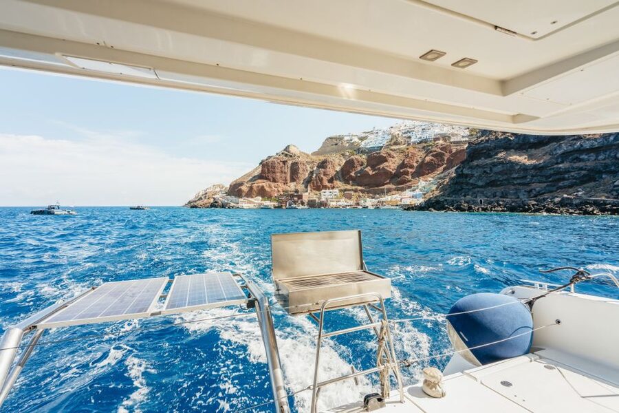 Santorini: Luxury Catamaran Day Trip with Meal and Open Bar - What the crew and boat add to the experience