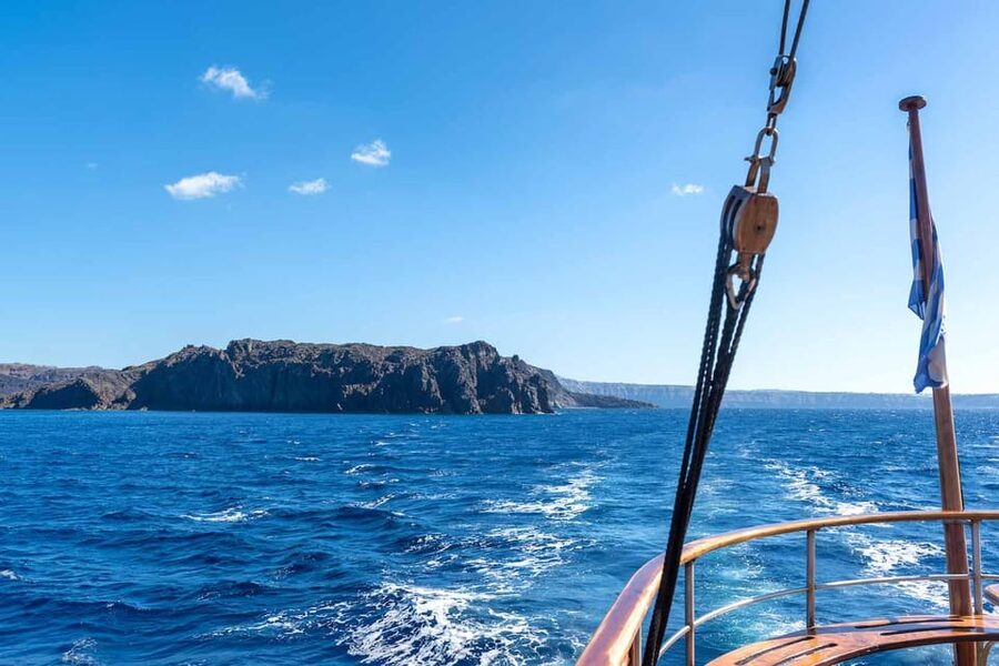 Santorini Port: Cruise to Volcano, Hot Springs & Thirassia - The highlights at a glance