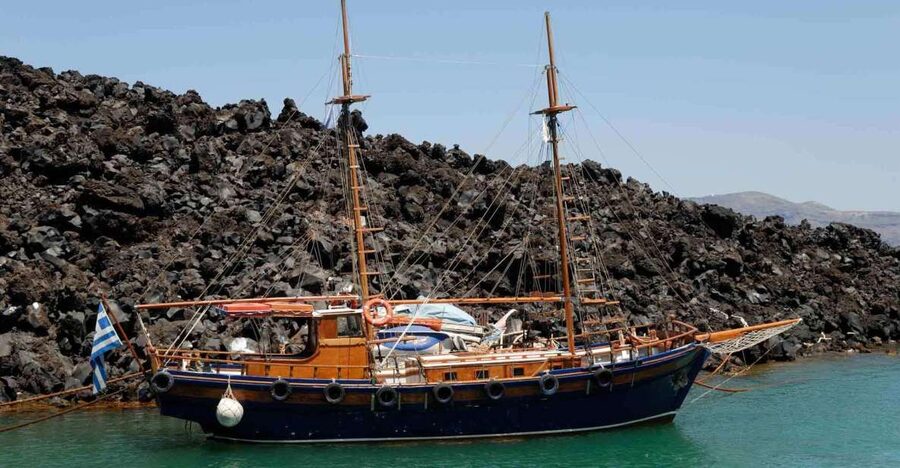 Santorini: Thirassia Islands and Volcano Guided Cruise - Key points to know before booking
