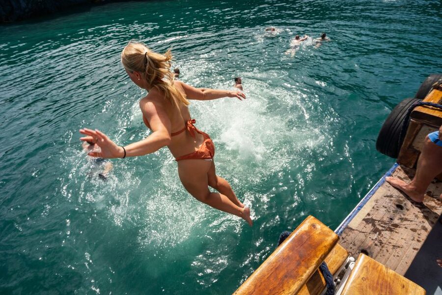 Santorini: Volcanic Islands Cruise with Hot Springs Visit - Sailing into Santorini’s volcanic caldera
