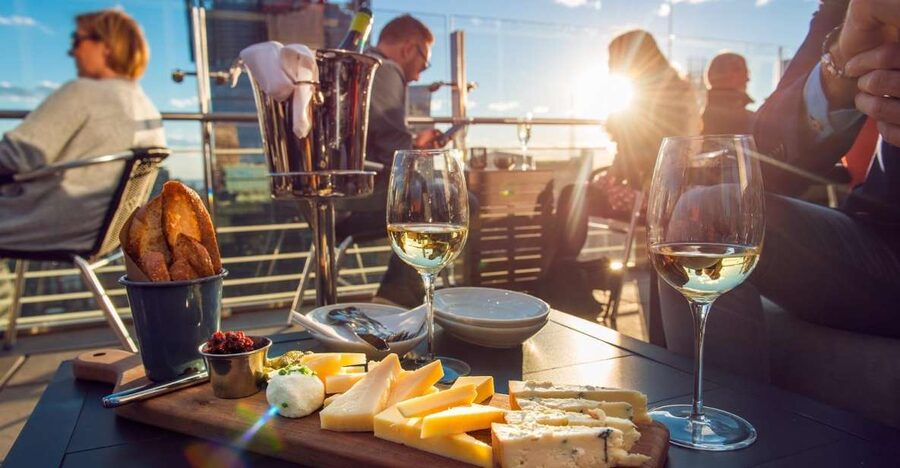 Santorini: Volcano and Hot Springs Sunset Dinner Cruise - What this Santorini cruise actually delivers