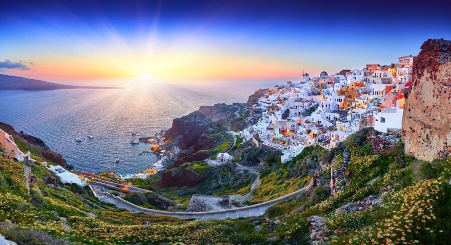 Santorini: Volcano and Hot Springs Sunset Dinner Cruise - The guides and crew make a difference