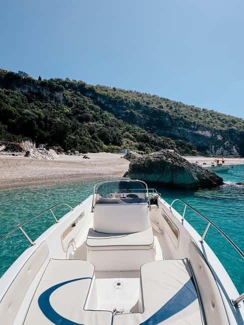 Sarandë: Boat Tour Turtle Cave Kakome & Krorez Snorkeling - What the captain and boat add