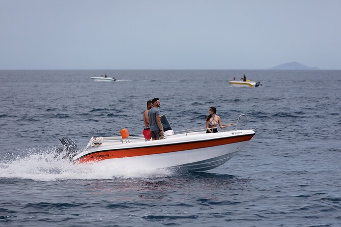 Self-Drive License-Free Boat Rental in Santorini from Vlichada - Driving the boat without a license