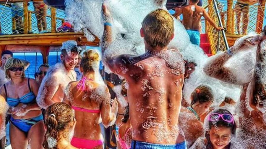 Side: Dolphin Island Boat Tour w/ Lunch & Foam Party - Key points at a glance