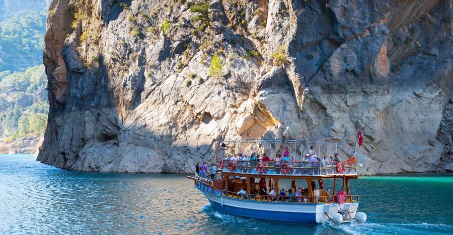 Side: Green Canyon Jeep and Boat Tour with Lunch - Lunch beside Green Lake