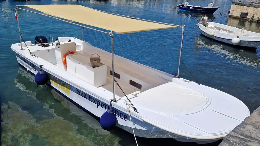 Siracusa: Ortigia & Sea Caves Boat Tour w/ Prosecco & Fruit - Starting beneath the Umbertino Bridge