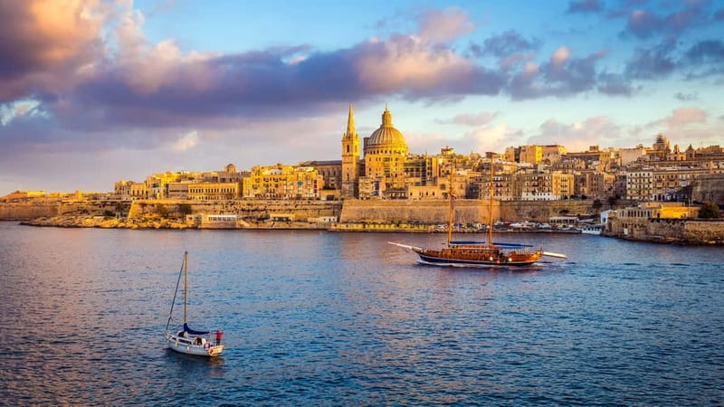 Sliema: Gozo/Comino Blue Lagoon Gulet Cruise w/ Lunch+Drinks - The optional speedboat to the caves