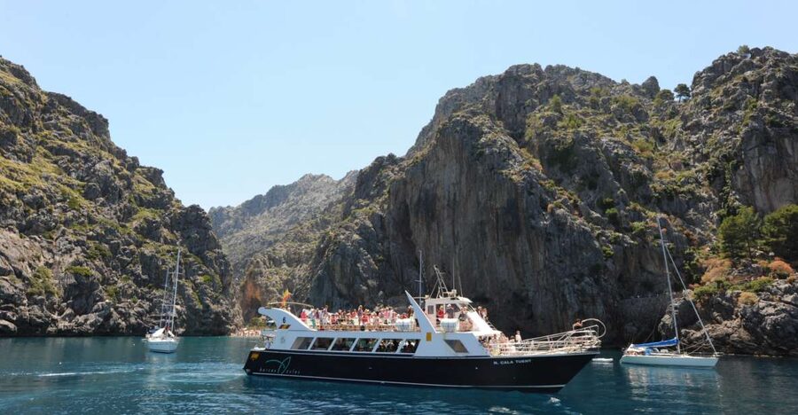 Sóller: Boat Trip to Sa Calobra and Torrent de Pareis - Walking Toward the Torrent de Pareis