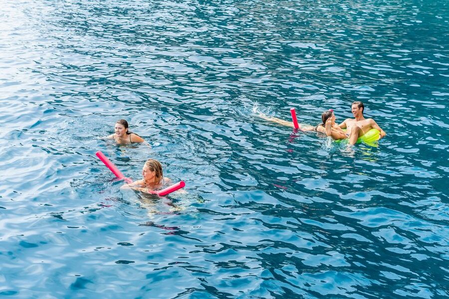 Sorrento: Exclusive Capri Boat Tour and Optional Blue Grotto - Swimming and snorkeling in the Tyrrhenian Sea