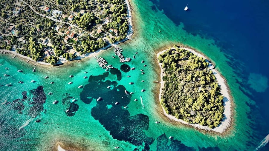 Split: Blue Lagoon & 3 Islands – Premium Speedboat Trip - Trogir: Romanesque streets in a one-hour stop
