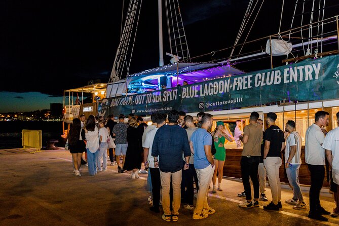 Split: Night Boat Party with DJ, Free Shots & After-Party - Key points at a glance