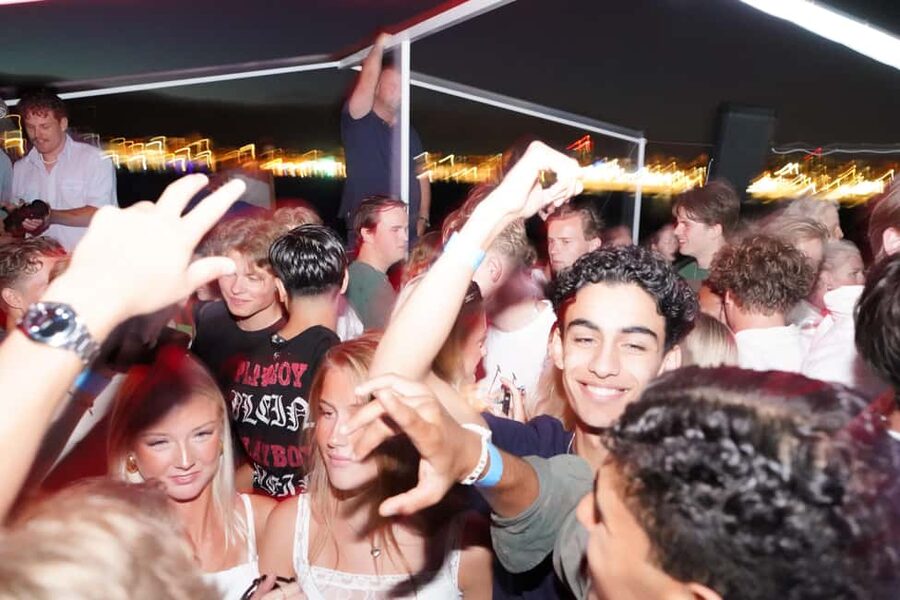 Split: Night Boat Party with DJ, Free Shots & After-Party - Should you book the Split After Dark boat party?