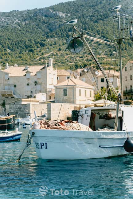 Split/Podstrana: Blue Cave, Hvar & 6 Islands Speedboat Trip - Limestone caves and Stiniva Cove