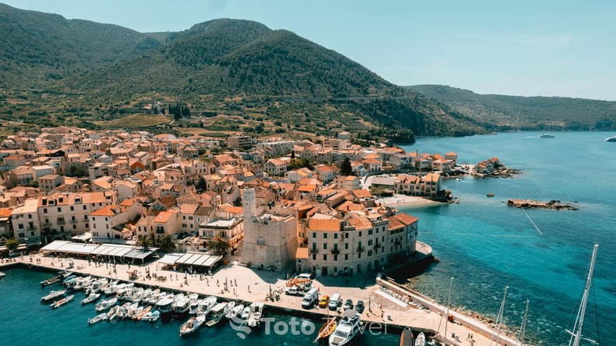 Split/Podstrana: Blue Cave, Hvar & 6 Islands Speedboat Trip - Budikovac and the blue lagoon