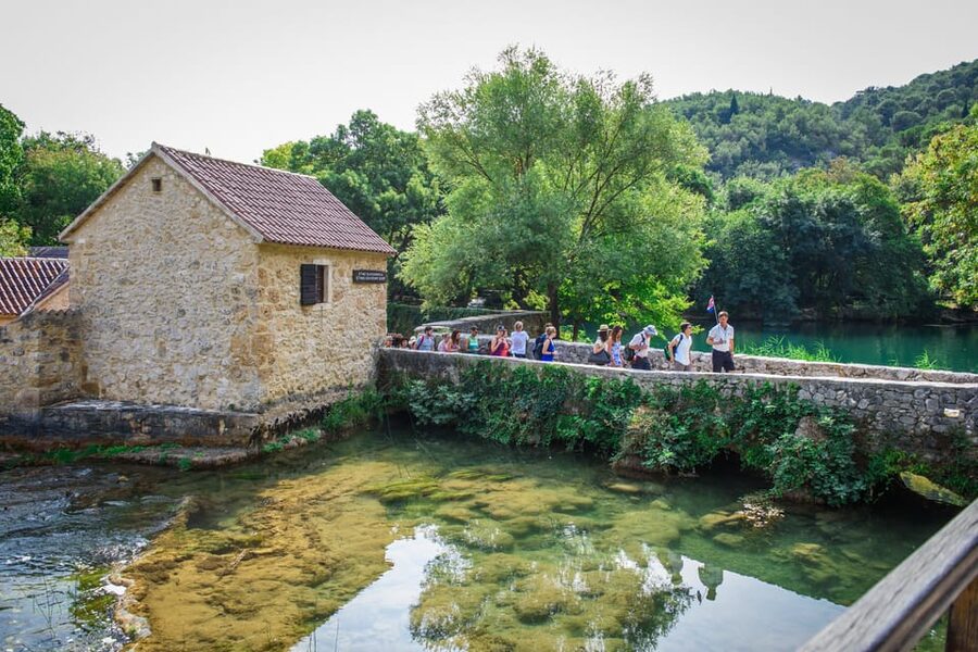 Split/Trogir: Krka National Park Day Trip & Boat to Skradin - Free time in Skradin