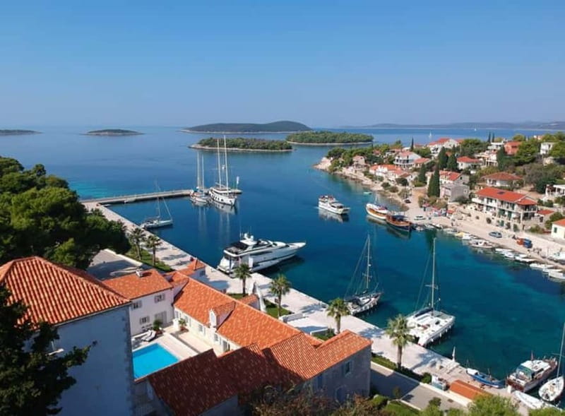 Split/Trogir: Trogir, Blue Lagoon, and Solta Speedboat Trip - The five details that shape the day