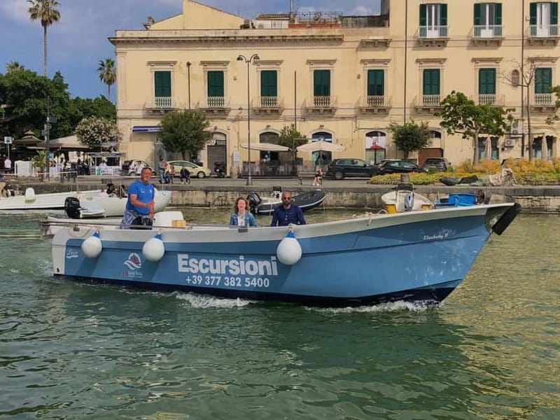 Syracuse: Ortigia Island & Sea Cave Boat Tour with Prosecco - The swimming stop at Fonte Aretusa