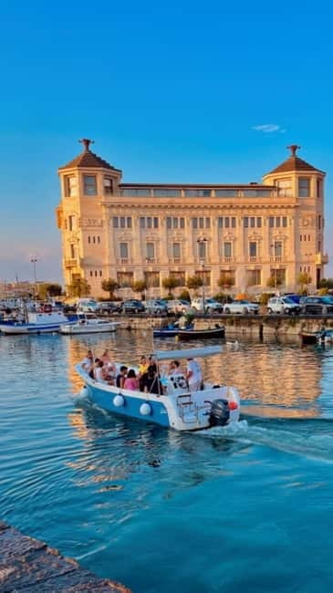 Syracuse: Ortigia Island & Sea Cave Boat Tour with Prosecco - Passing Porta Marina and the low bridge