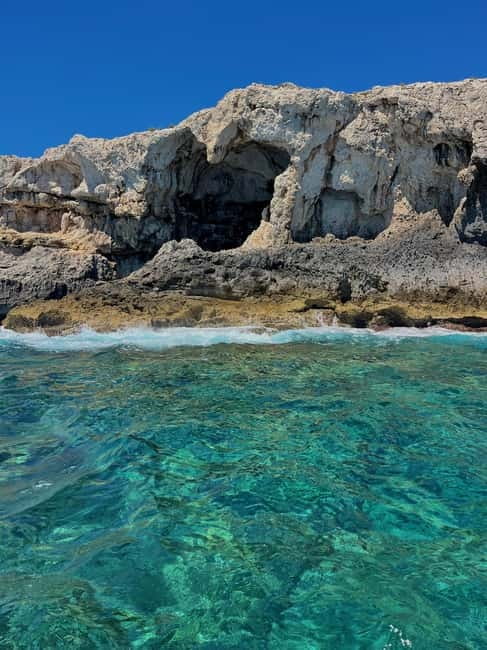 Syracuse: Ortigia Island & Sea Cave Boat Tour with Prosecco - Sea caves and the heart-shaped grotto