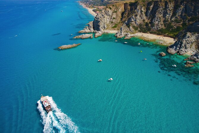 Tour of the Costa degli Dei by boat, 3 hours with aperitif included - Riaci Beach: the first chance to swim