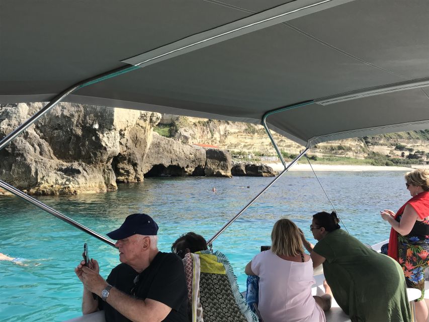 Tropea: Capo Vaticano Boat Trip with Snorkeling & Drink - Snacks, prosecco, and the family-run mood