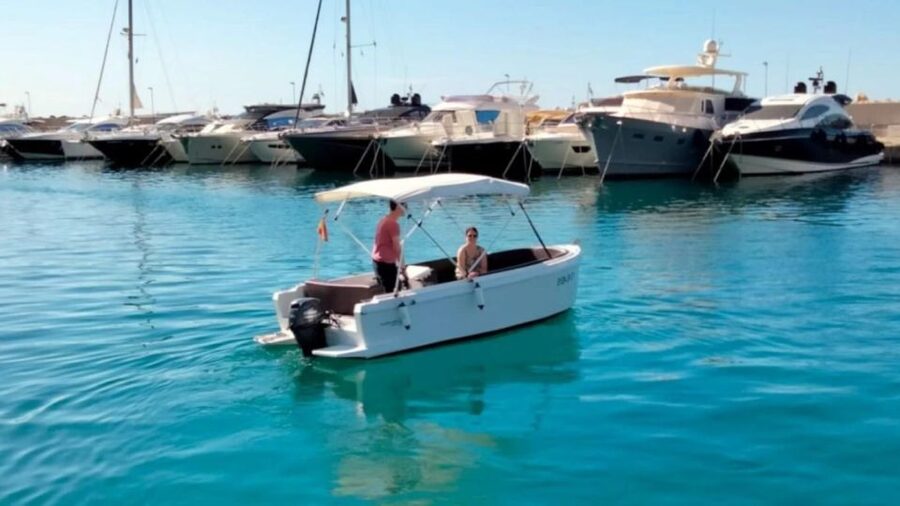 Valencia: Rent Boat Without License - Finding Banana Boat Alfa Nautica at Marina Norte