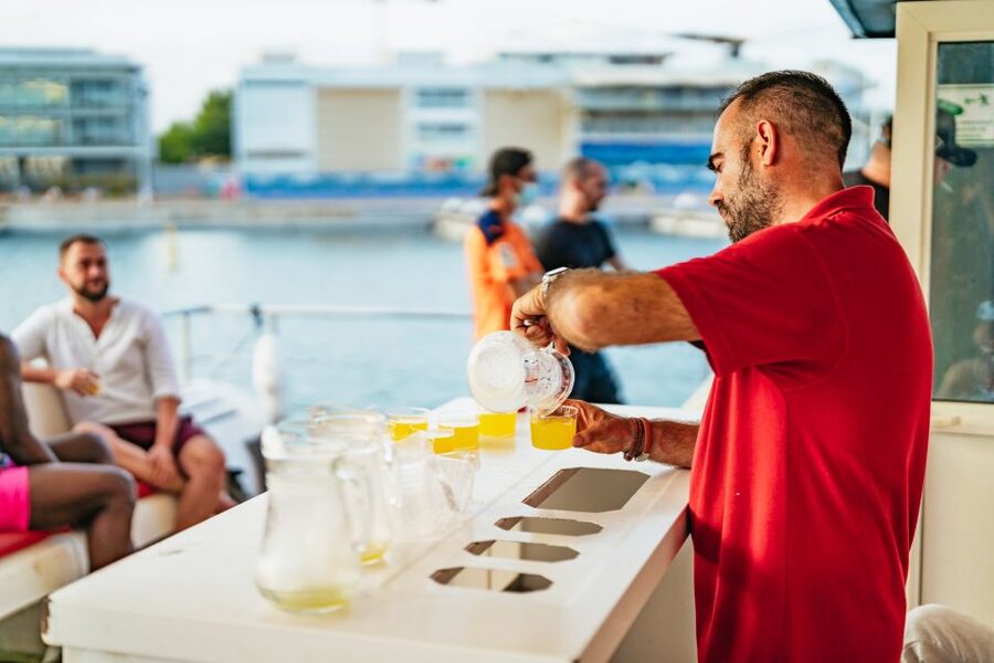 Valencia: Sunset or Daytime Catamaran Cruise with Drink - Who will enjoy this most