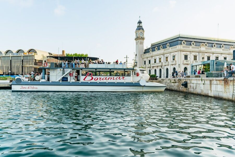Valencia: Sunset or Daytime Catamaran Cruise with Drink - Why the sunset departure is the best choice