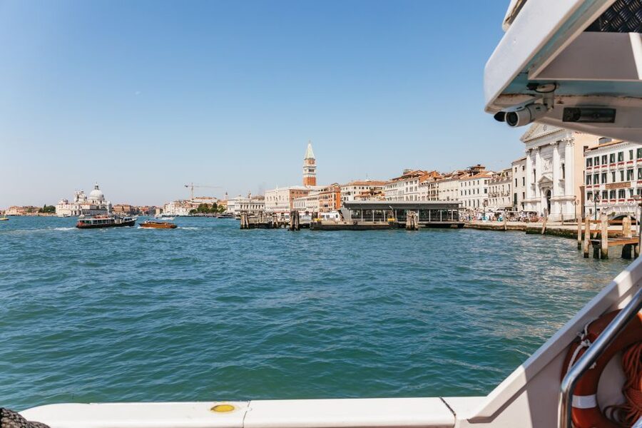 Venice: Burano, Torcello & Murano Boat Tour w/Glassblowing - Burano brings the color