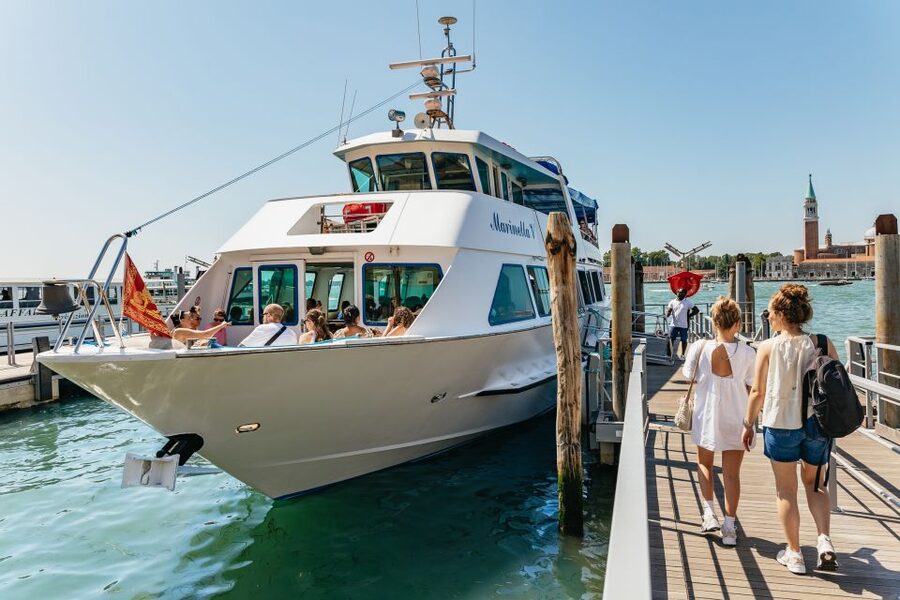Venice: Burano, Torcello & Murano Boat Tour w/Glassblowing - The return journey across the lagoon