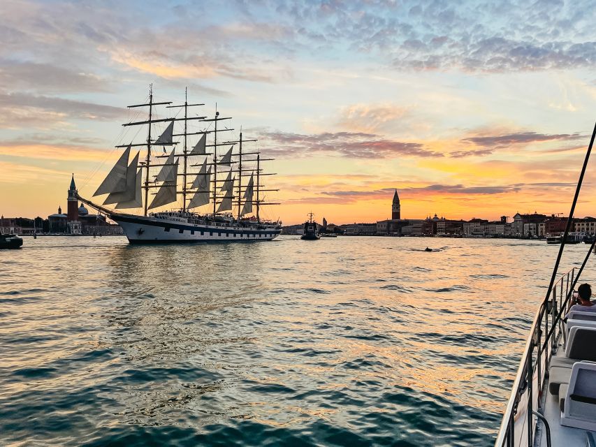 Venice: Catamaran Sunset Jazz Cruise with Aperitivo - How the 90 minutes unfold