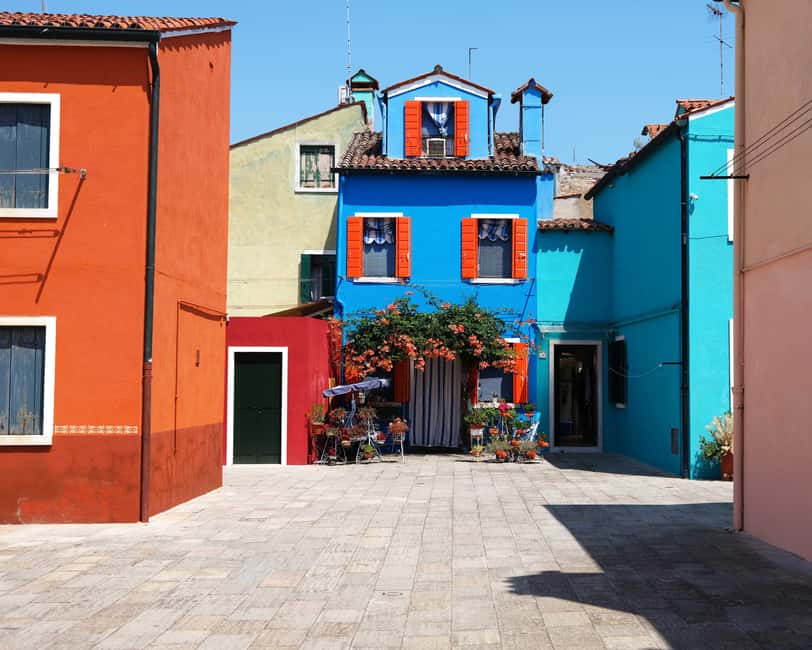 Venice: Guided Islands Cruise to Murano, Burano & Torcello - Guides, languages, and the pace of the day