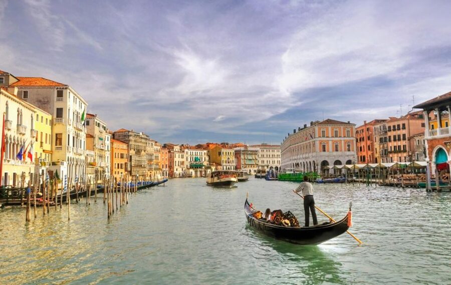Venice: Private Gondola Cruise for up to 5 Passengers - Key details before you book