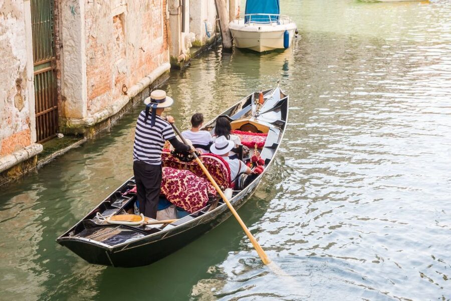 Venice: Private Gondola Cruise for up to 5 Passengers - What this private Venice gondola ride is really like