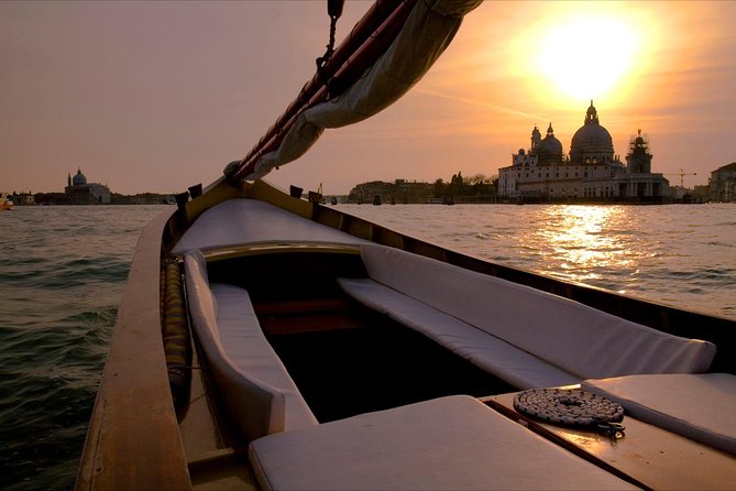 Venice Sunset Cruise by Typical Venetian Boat with Prosecco - Why this cruise shows you a different Venice