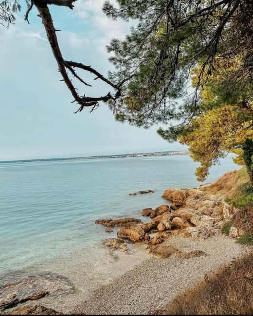 Zadar: 3 Island Speedboat Tour & Blue Bay Swim with Drinks - Finding the boat behind Foša