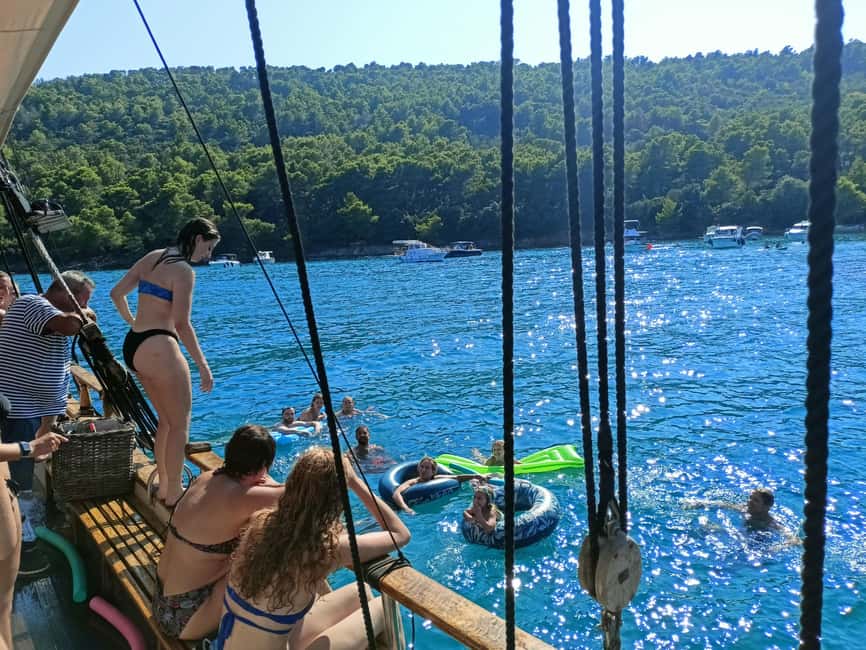 Zadar: Boat Tour with Unlimited Wine & 3 Stops - Kali: a fishing village with time for food