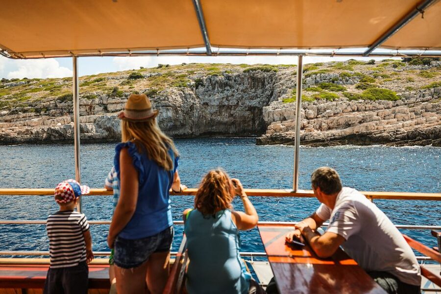Zadar: Kornati and Telašćica Full-Day Boat Trip with Lunch - The guide, commentary, and onboard atmosphere