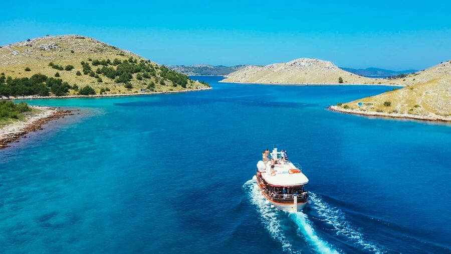 Zadar: Kornati Boat Trip with Lunch and Swim Stops - The short hop toward Kornati National Park