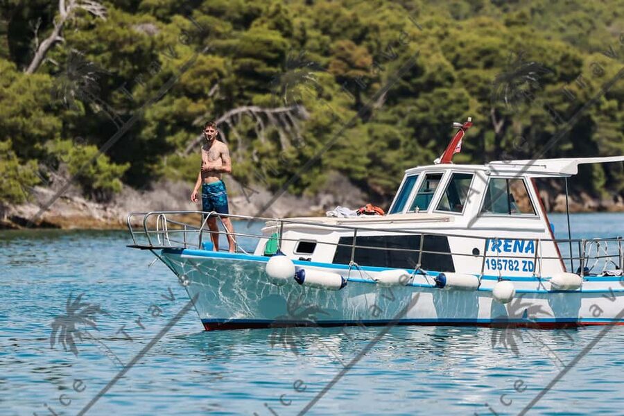 Zadar: Preko, Osljak, and Kali Island Boat Tour with Drinks - Finding the boat behind Restaurant Fosa