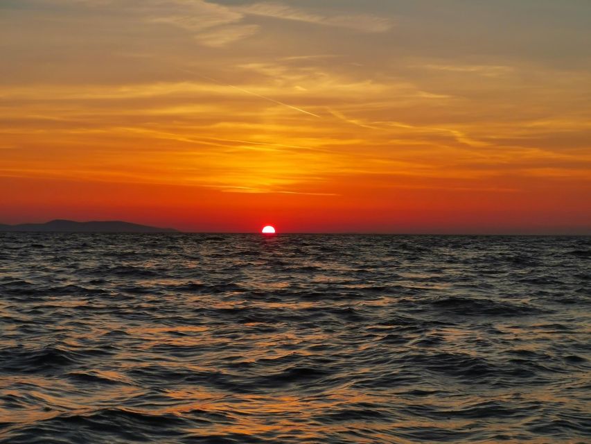 Zadar: Sunset and Night Cruise with Unlimited Sparkling Wine - The 20-minute sunset pause away from Zadar